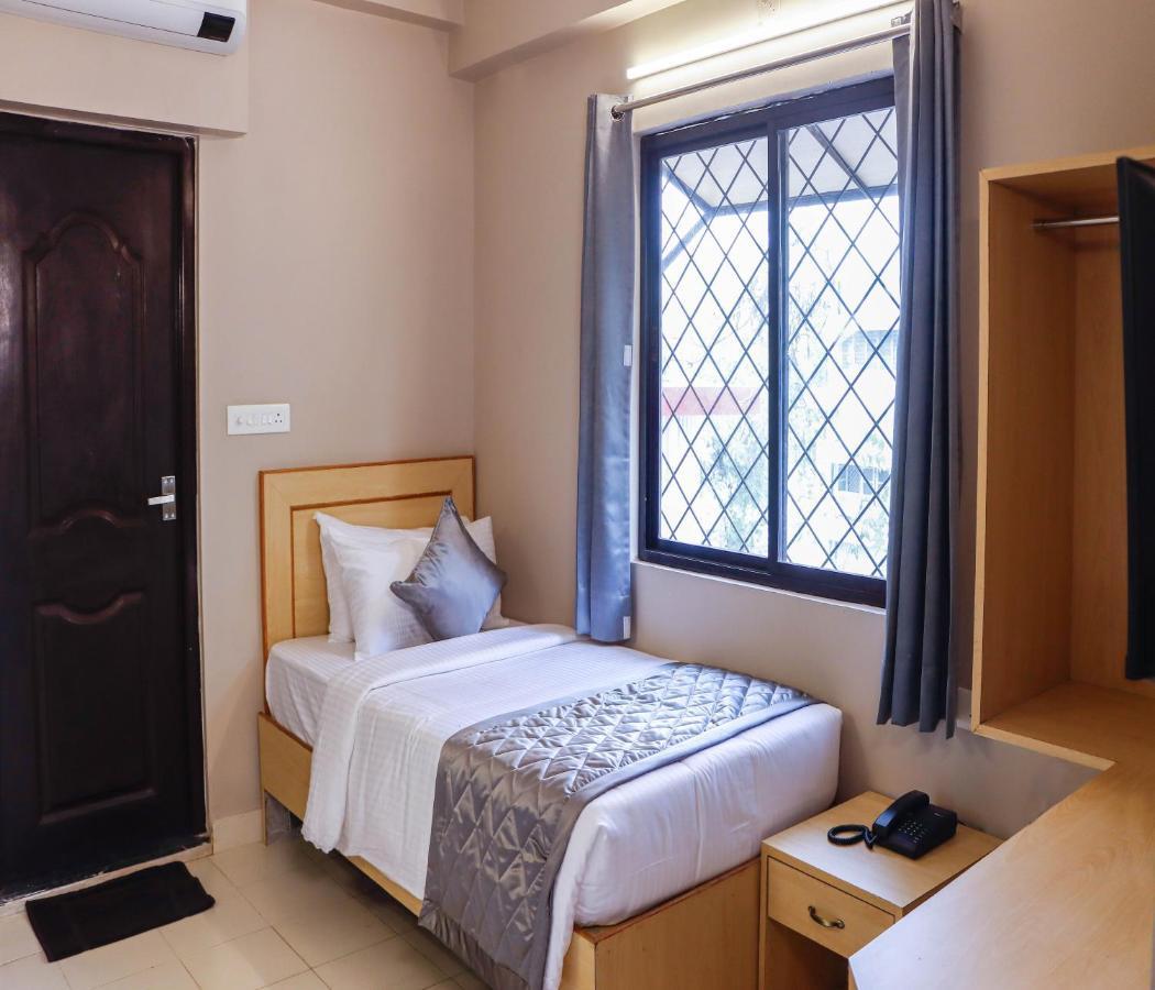 Hotel Vinayaga 蒂鲁布尔 外观 照片
