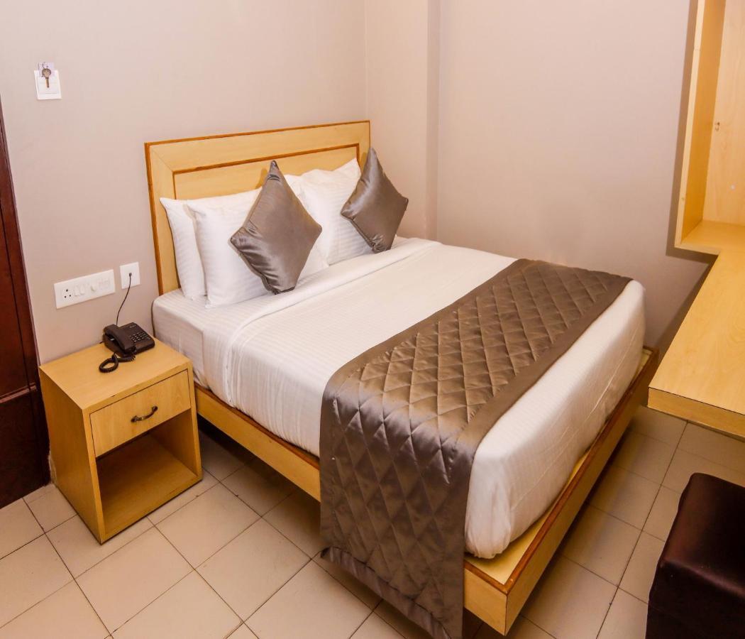 Hotel Vinayaga 蒂鲁布尔 外观 照片