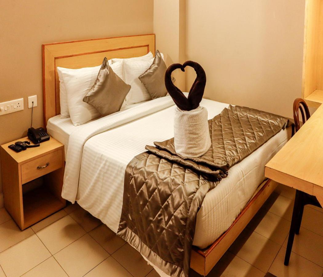Hotel Vinayaga 蒂鲁布尔 外观 照片
